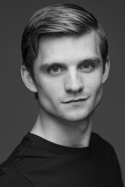 Asger Falck as Kriger