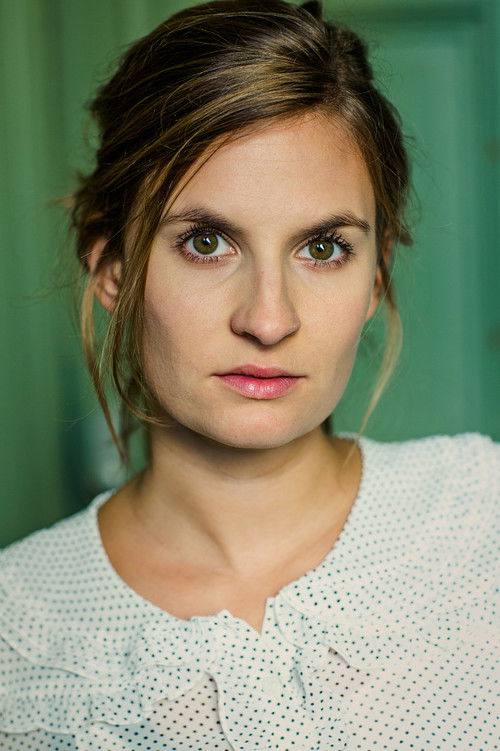 Jenny Christina Conrads as Sara Weidel