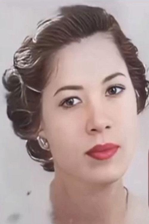 Aisha Hassan as مطربة