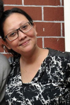 Tengku Resi Refado as Cewe di Mobil