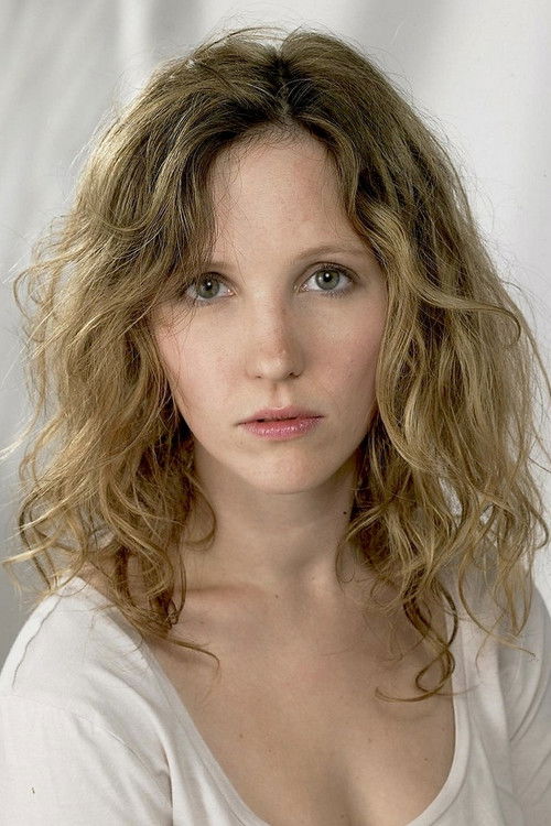 Mélanie Peyre as Lucile