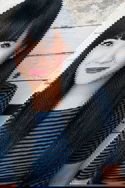 Mia Danelle as Molly White