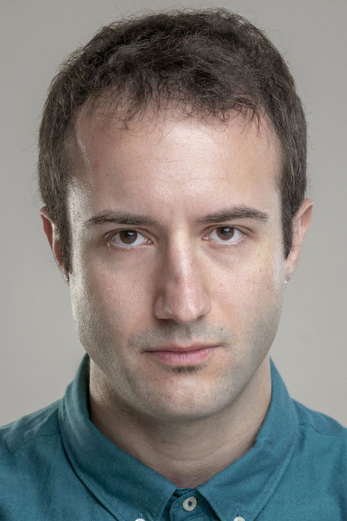 Manos Cizek as Yiannis