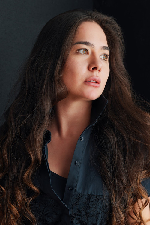 Filiz Karadagli as Delal