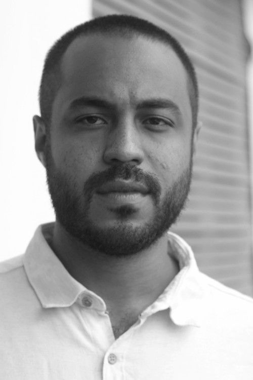 Lucas Ribeiro as Professor