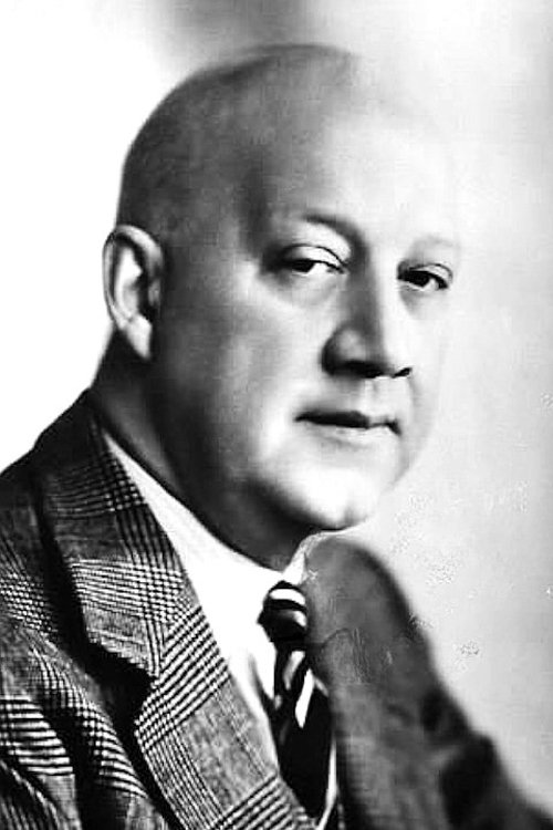 Alfred Drayton as Belfer