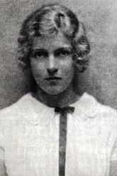 Dorothy Farnum as Peggy White