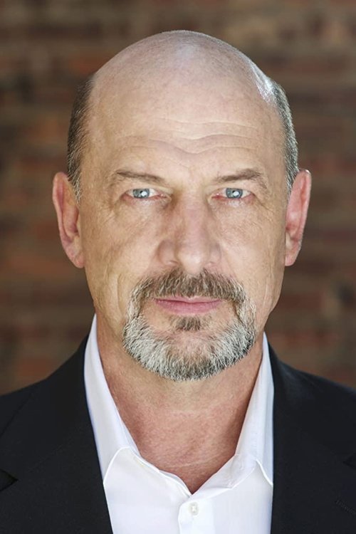 Gys de Villiers as Detective Smith