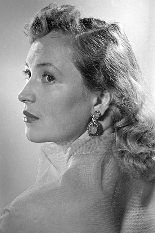 Klara Luchko as Клавдия Пухлякова