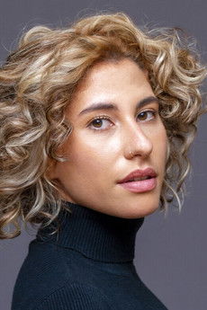 Luíza Martins as Velha Conservadora