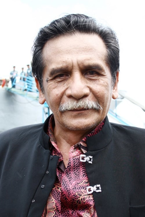 Piet Pagau as Pak Ibrahim (Anwar's Father)