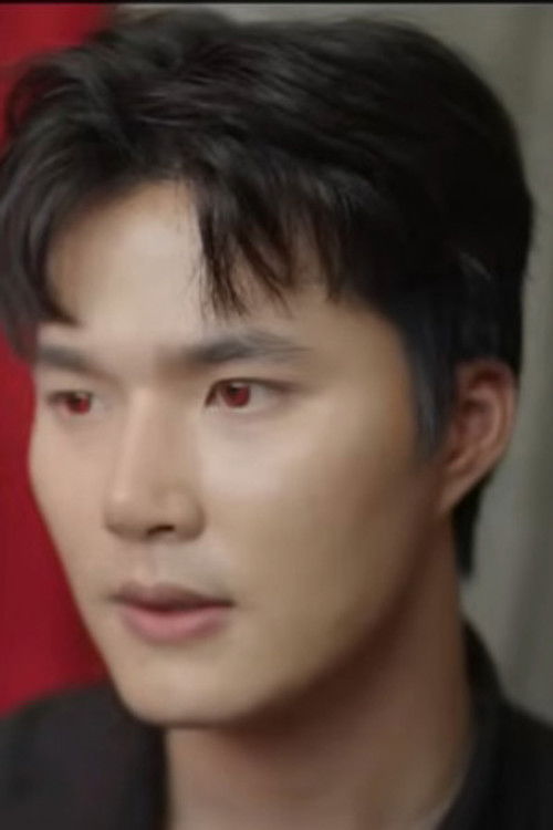 Pichawat Wisitthorakul as Chris