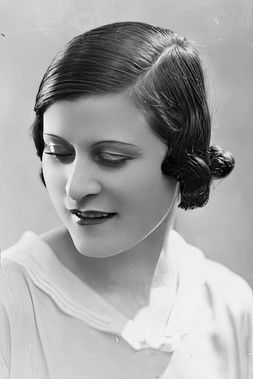 Paule Launay as (uncredited)