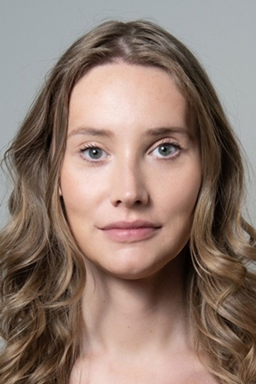 Nicky De Jong as Linde Claudel