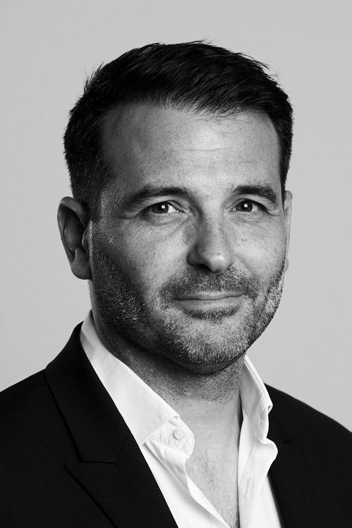 Raphael Honigstein as Self