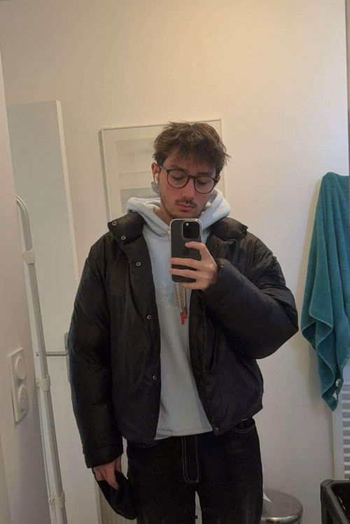 Roméo Legrain as L’homme Invisible