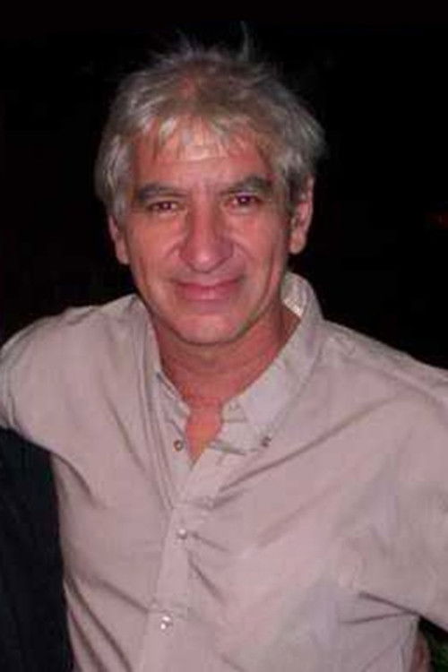 Enrique Vidal as Agent Prada