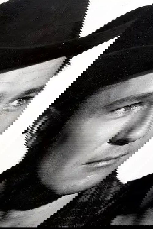 Brett King as Phil Polanski