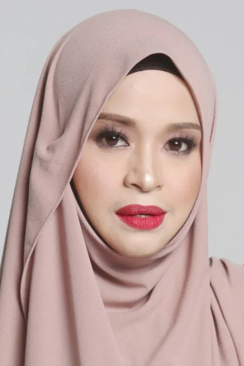 Noorkhiriah as Hotel Manager