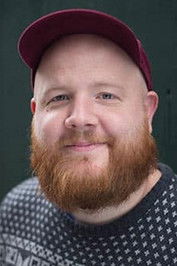 Pelle Lundberg as Komiker