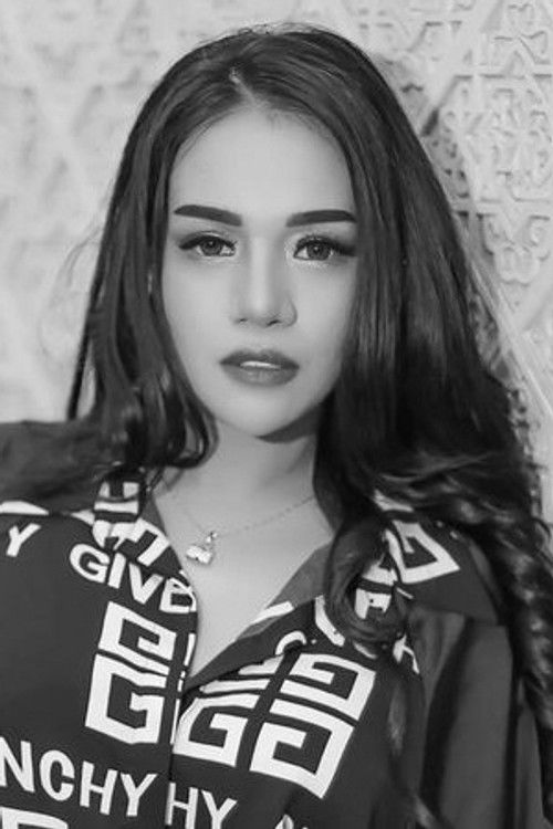 Luna Queen as Poniah (Fanya)