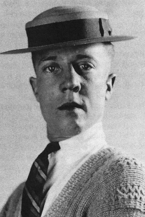 Harry Keaton as Man hit with pie (uncredited)