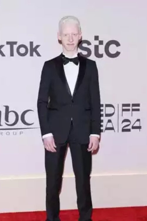 Bader Mohammed as Daye