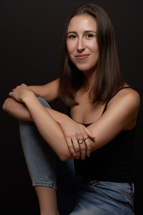 Vanessa Ozinger as Kathrin