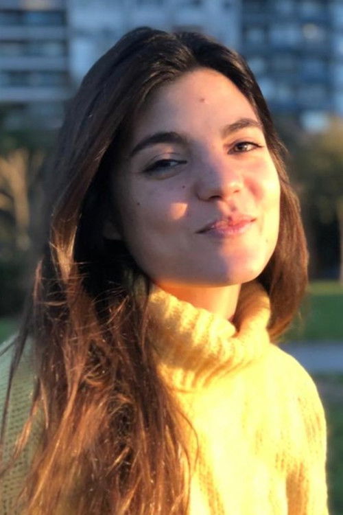 María Clara Merendino as Luciana