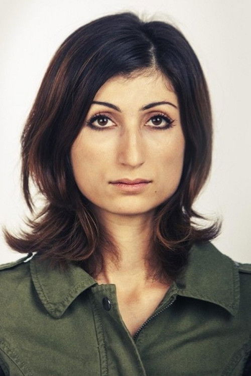 Firoozeh Bazrafka as Sig selv