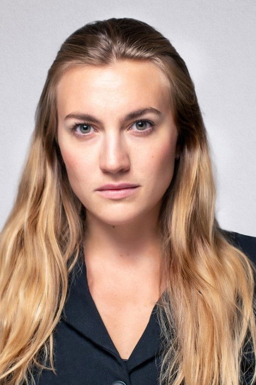 Amalie Gissel Sparrebro as Ekho