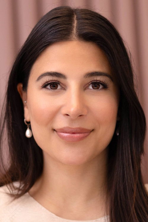 Nadia Jun as Sig selv