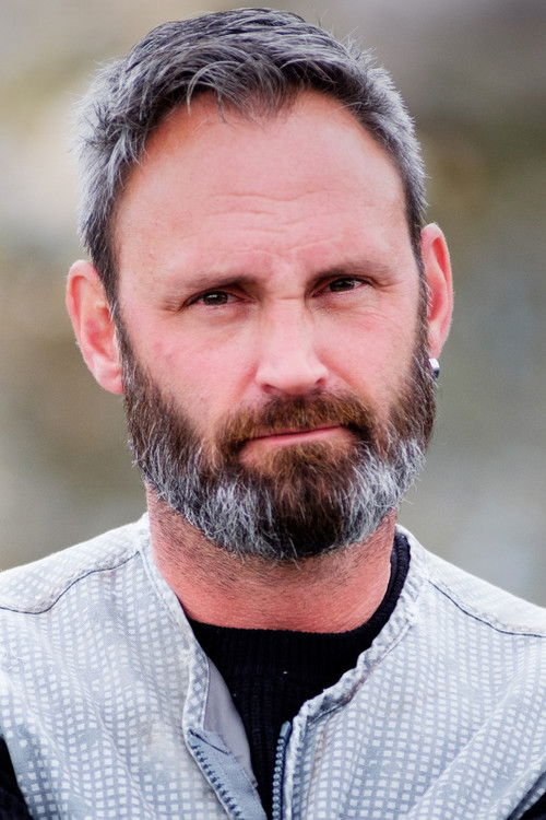 Darryl Couch as Gas Attendant