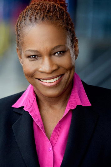 Donna Glaesener as Detective Smart