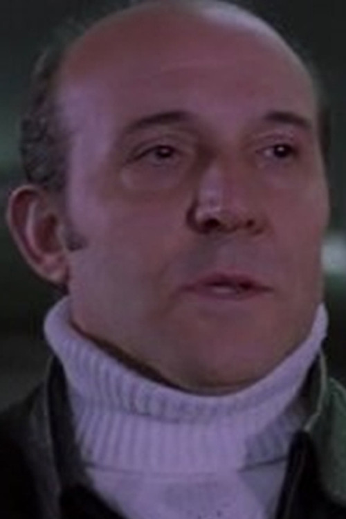 Manuel Lorenzo as Fascista