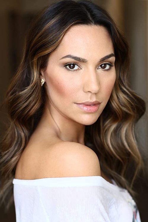 Layla Cushman as Claire Knapp