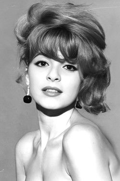 Monique Vita as Edie