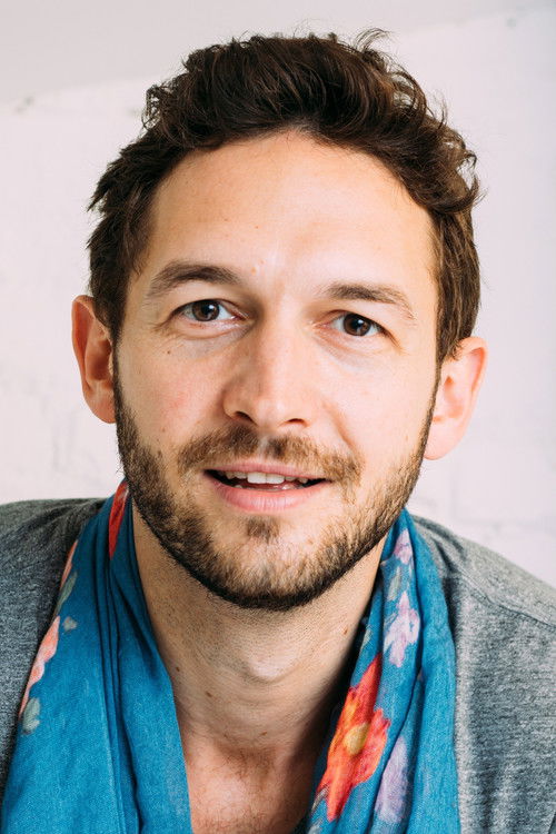 Benjamin Thys as Officer Davis