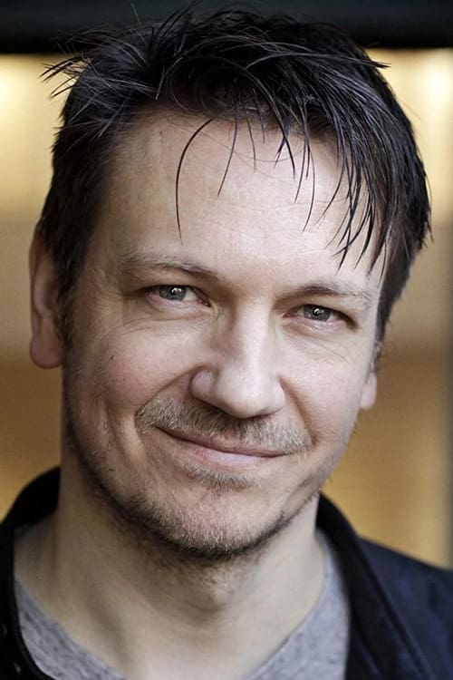 Mark Homer as David Richards