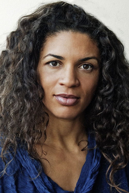 Isabelle Redfern as Esperanza Santodomingo