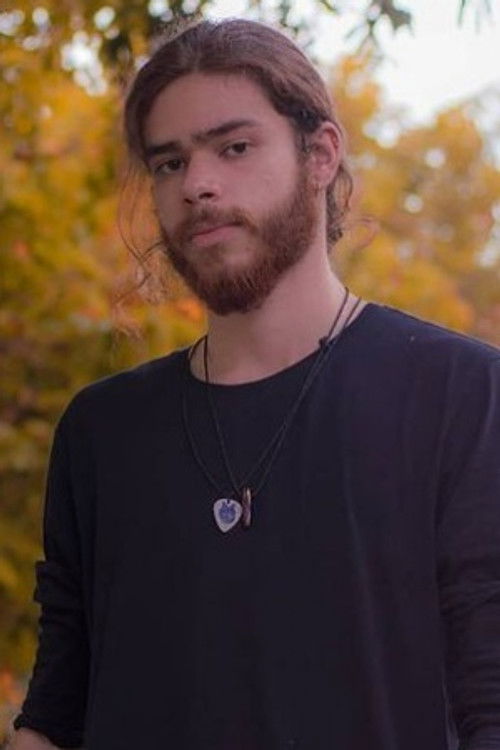 Guilherme Lobo as Carlos Moura