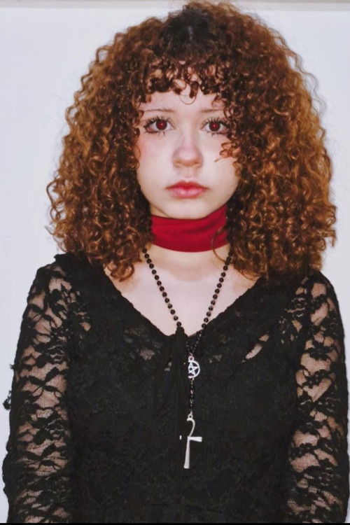 Manu Percegoni as Vitória