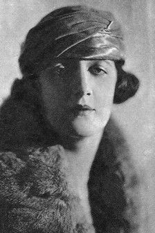 Peggy Shanor as Marian Ducet