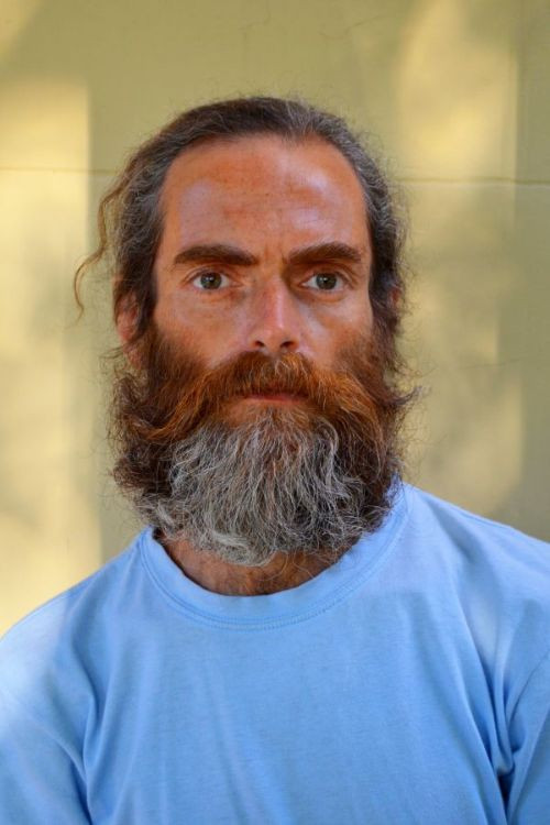 Vladimir Mosharov as Neighbour