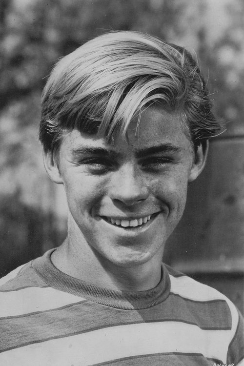 Luke Halpin as Deckhand