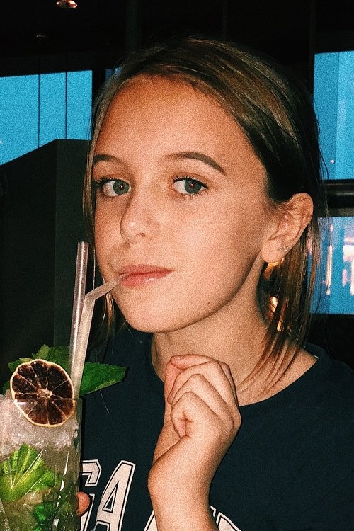 Ester Vuori as Klara