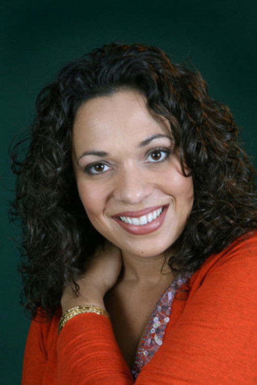 Tia Architto as madre di Munir