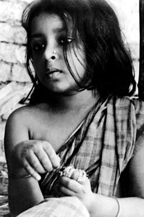 Runki Banerjee as Little Durga Ray