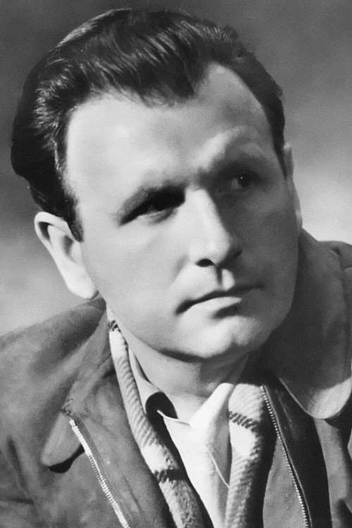 Günther Simon as Ernst Thälmann