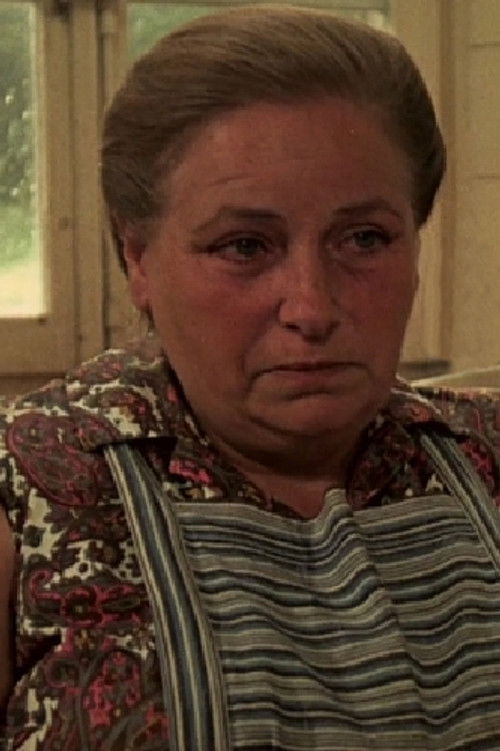 Mistra Préchac as Mutter